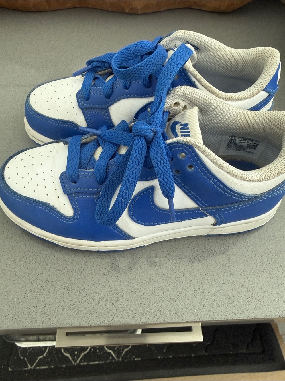 Nike Kids White and Blue Low-Top Sneakers - Picture 2 of 4